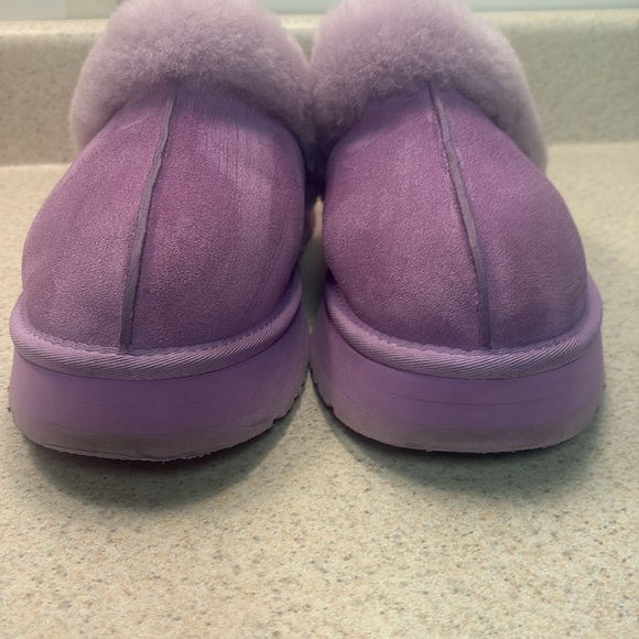 Ugg platform slippers/ everyday wear 
Hard to find purple ! - Picture 4 of 7